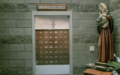 What are the benefits to installing light weight extruded resin columbarium niches?